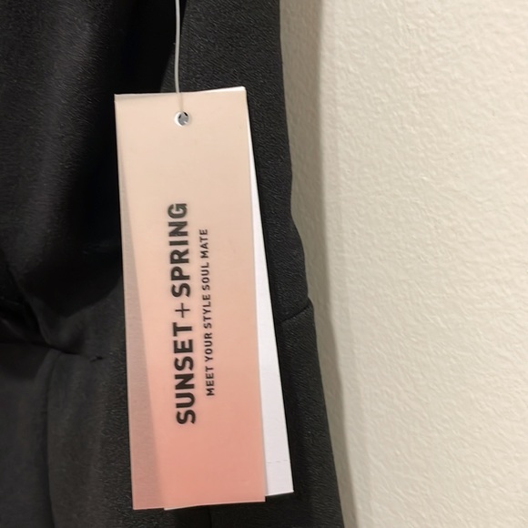 NWT Sunset and Spring off shoulder ruffle dress - Picture 3 of 4